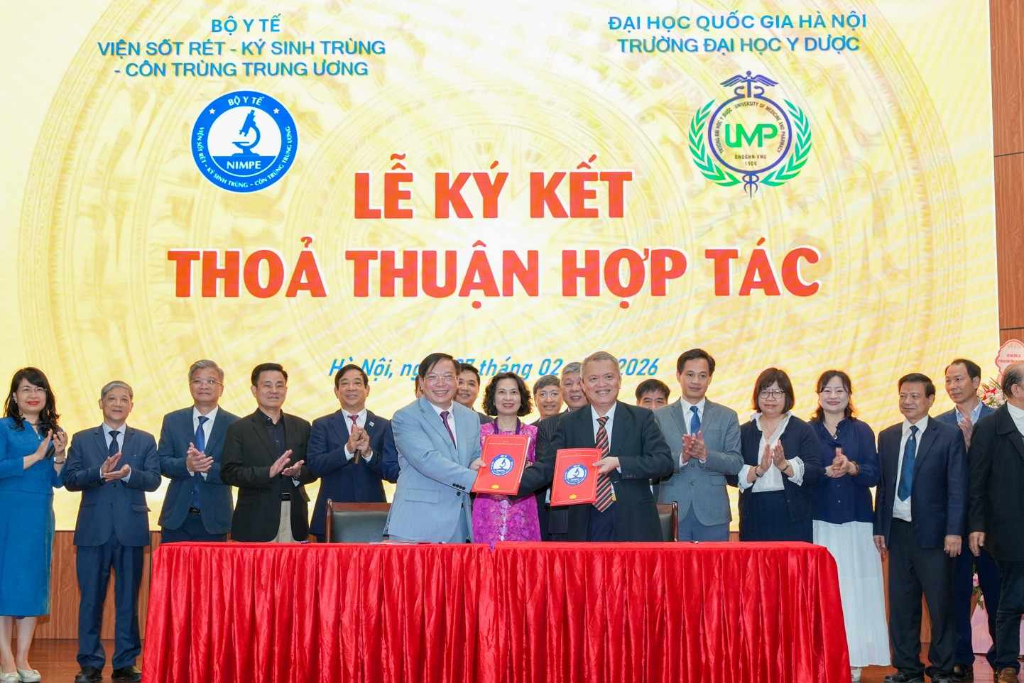 Lễ ký kết thỏa thuận hợp tác giữa Trường Đại học Y Dược và Viện Sốt rét - Ký sinh trùng - Côn trùng Trung ương nhân dịp ngày 27-2